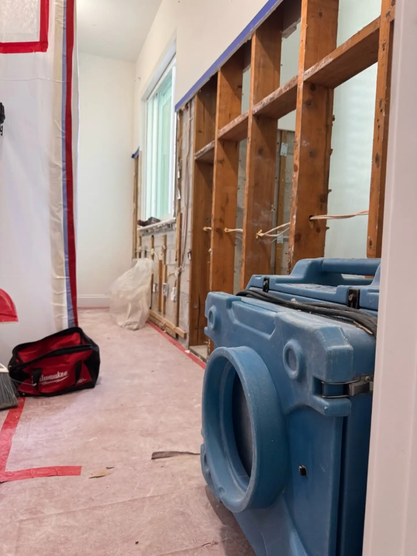 Negative air and HEPA scrubber alongside full-room floor protection in Davie